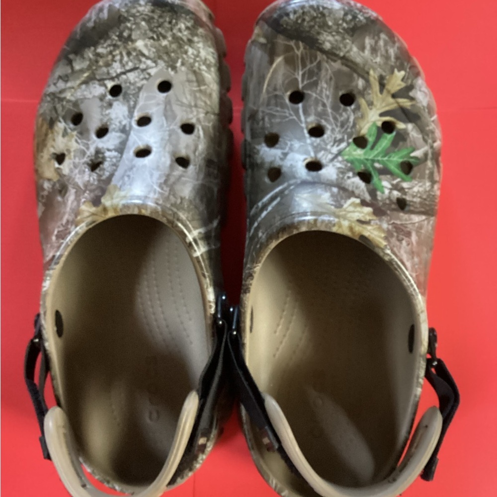 CROCS Unisex Realtree Camouflage Classic Slip on Clogs M9/W11